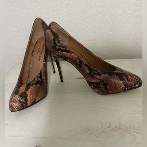 New Deesigns by Dee Ocleppo Heels (8.5)